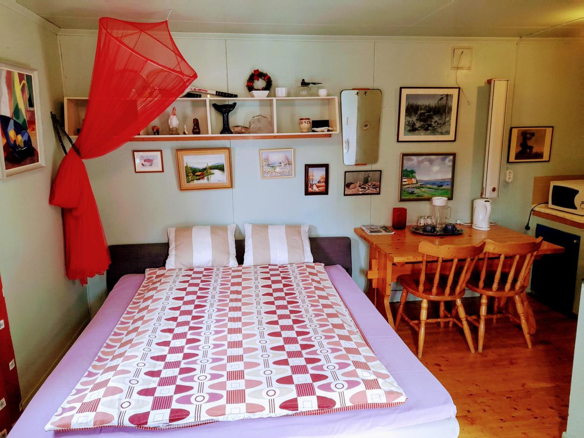 Summer Bedroom, Outside Toilet, Shower, Kitchen. 120 M From Sandbach. Bräcke 外观 照片