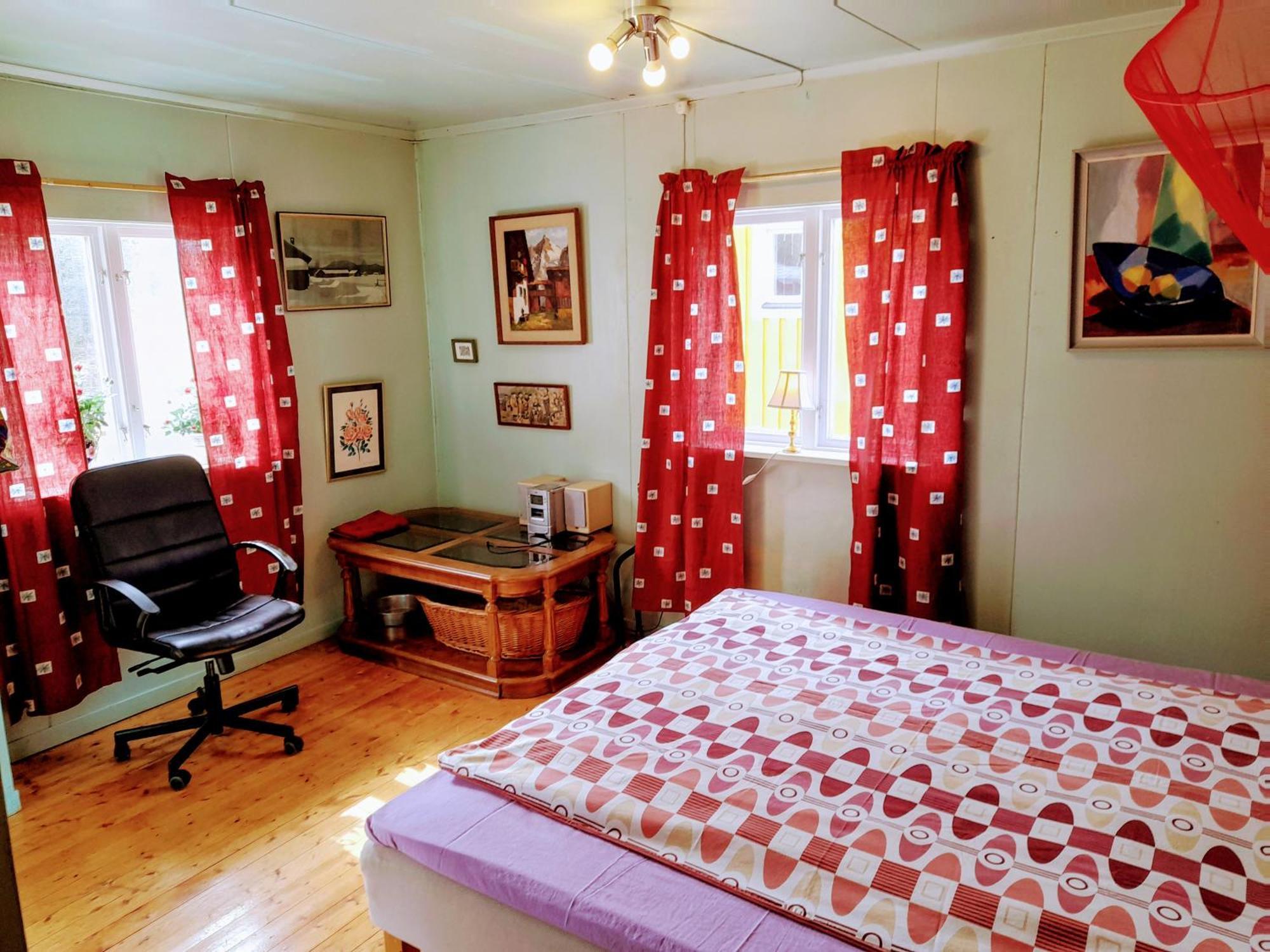 Summer Bedroom, Outside Toilet, Shower, Kitchen. 120 M From Sandbach. Bräcke 外观 照片