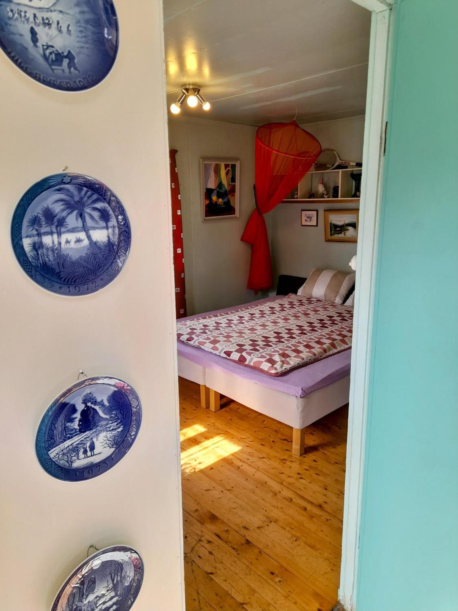 Summer Bedroom, Outside Toilet, Shower, Kitchen. 120 M From Sandbach. Bräcke 外观 照片