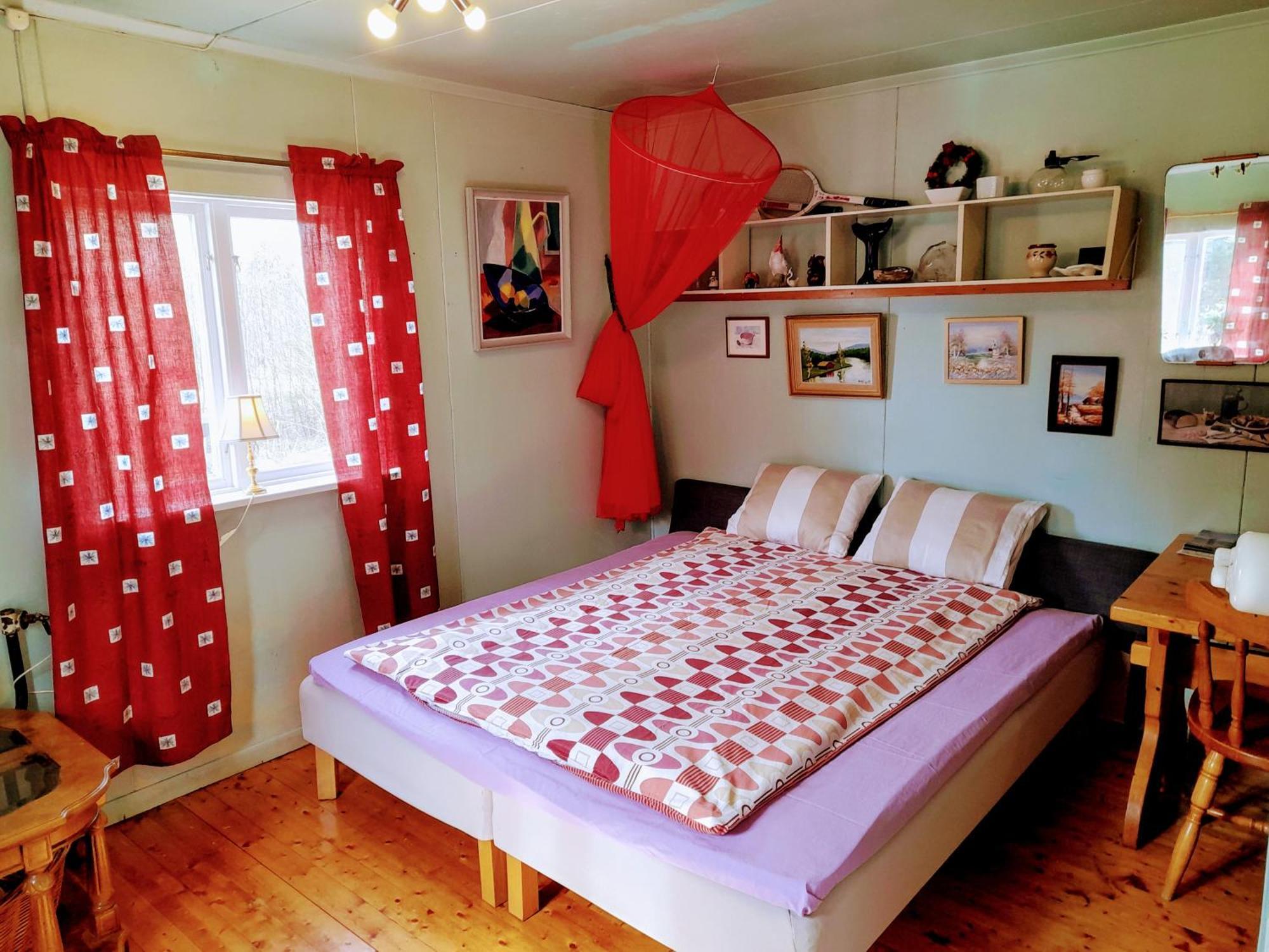 Summer Bedroom, Outside Toilet, Shower, Kitchen. 120 M From Sandbach. Bräcke 外观 照片